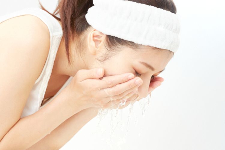 Mengapa Mencuci Muka Sebelum Tidur Penting Dilakukan?